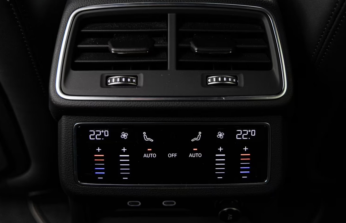 Audi A6 Avant 55 TFSI 340ch S line quattro S tronic 7/Caméra/Matrix/VO allemand/Malus 8700e