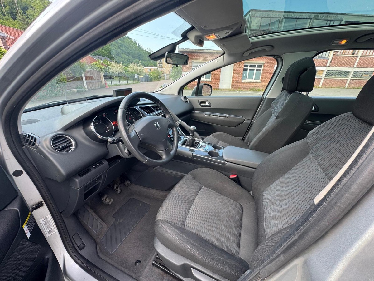 Peugeot 3008 1.6 HDI PREMIUM PACK