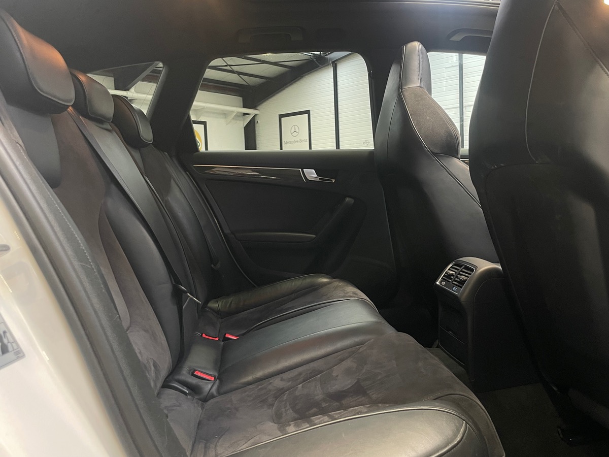 Audi RS4 AVANT V8 4.2 FSi 450 S-TRONIC7 - TOIT OUVRANT / LIGNE MILTEK - SUIVI CONSTRUCTEUR