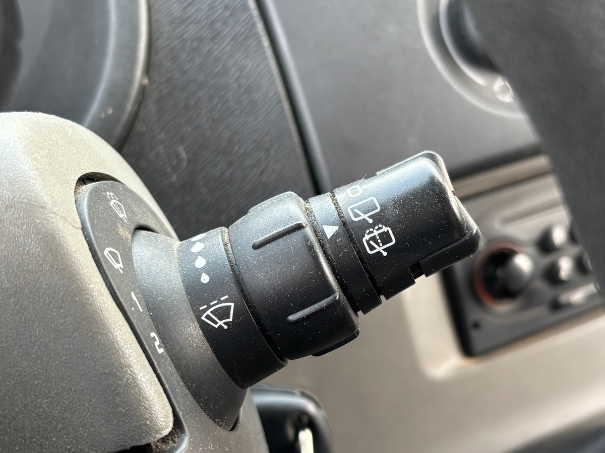 RENAULT Kangoo II Express phase 1 BVM5 / Trappe de toit