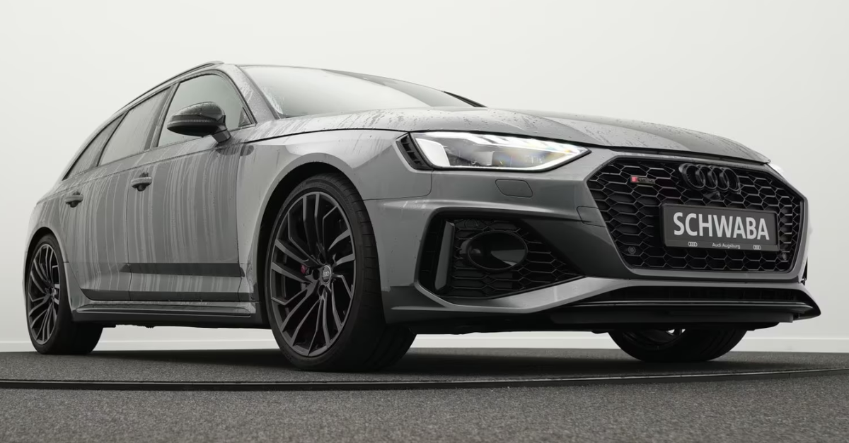 Audi RS4 Avant 2.9 V6 TFSI 450ch quattro tiptronic 8/Attelage/Gris daytona nacré