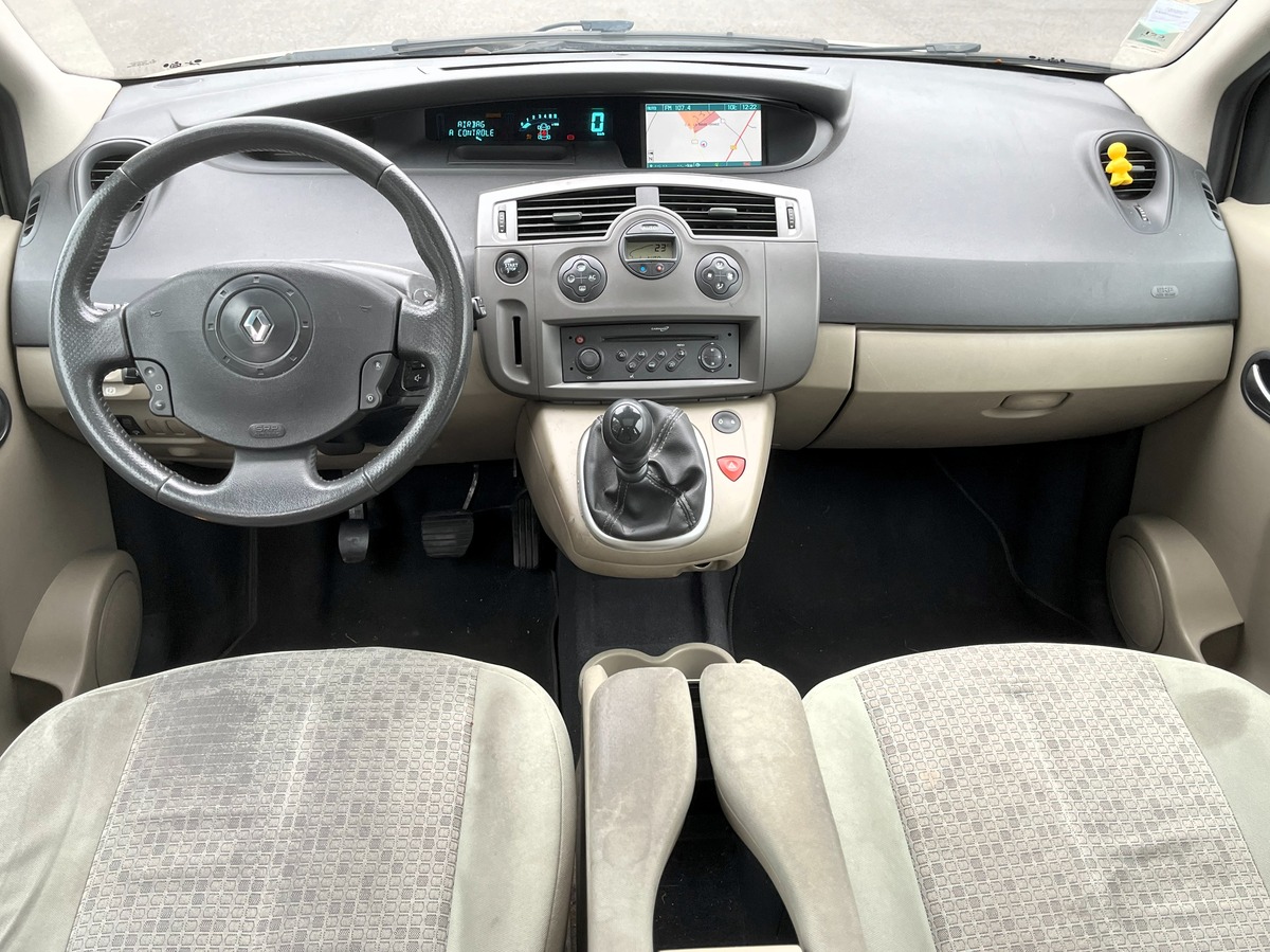 RENAULT Scenic II (2) 1.9 DCI 130 FAP EXPRESSION + attelage