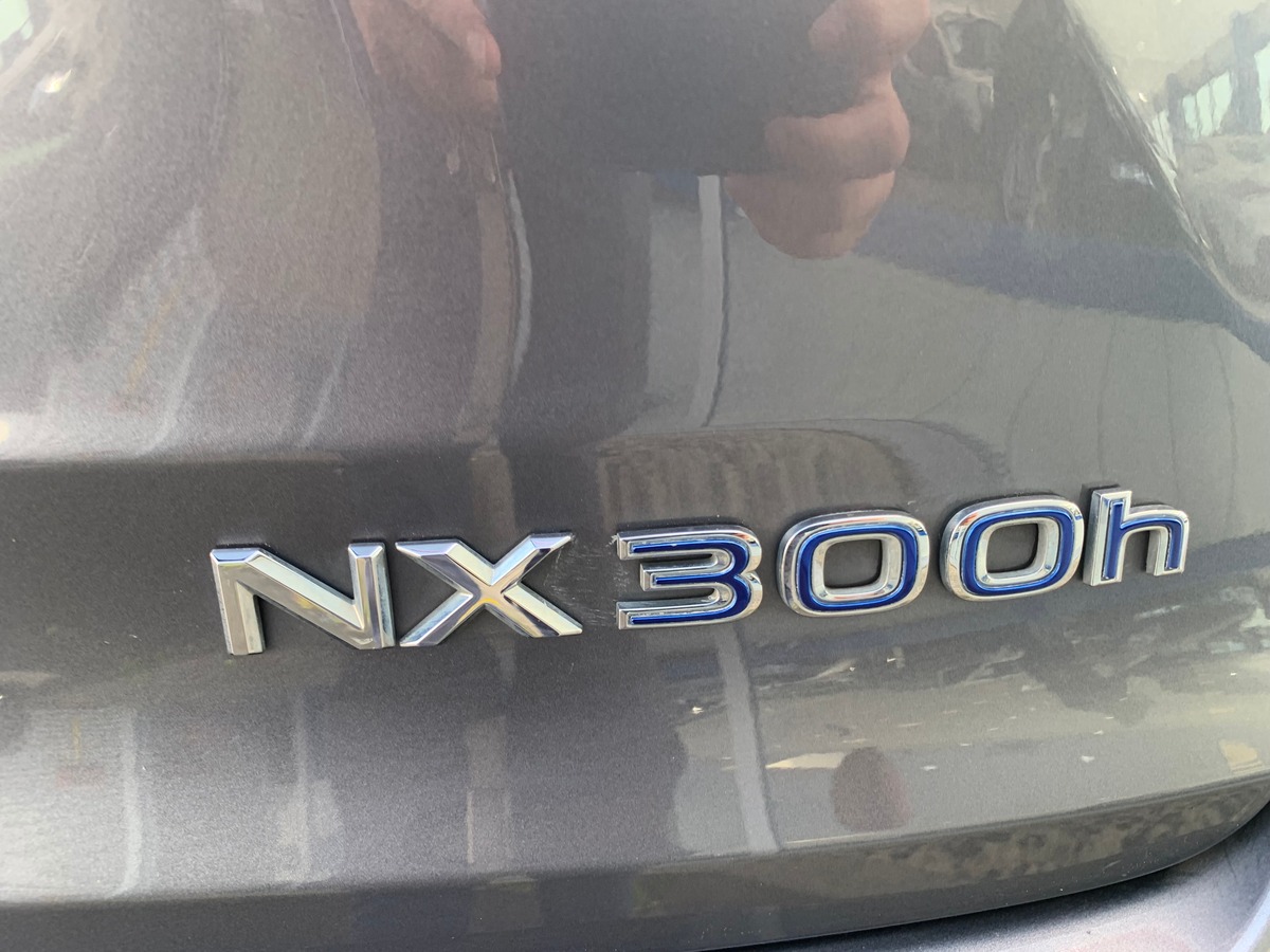 Lexus NX 300h 197 ch | F-SPORT 4WD | Caméra de recul | Siéges électriques | Toit panoramique | GPS