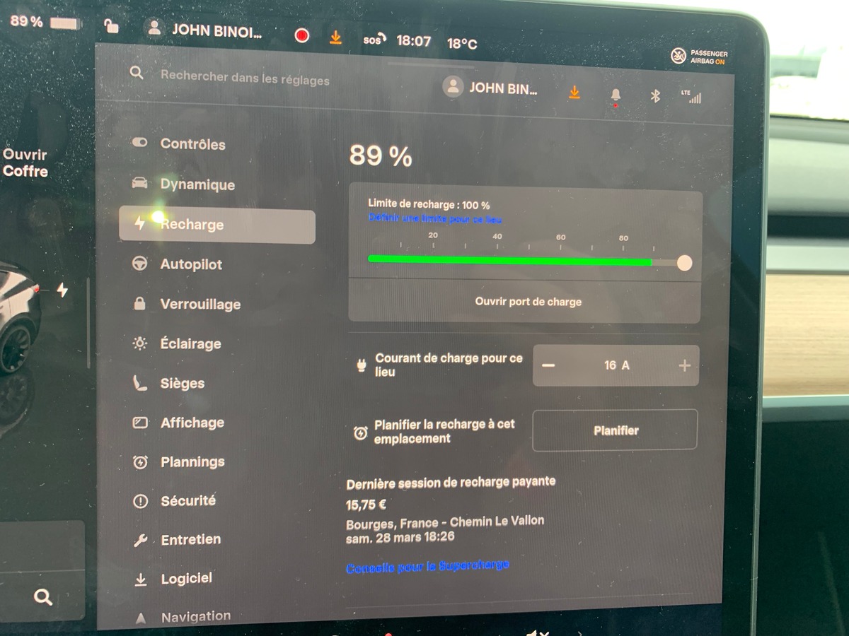 Tesla Model Y 275 chevaux | Premiére MAIN | Standard | Toit panoramique | Cuir | Siéges électriques