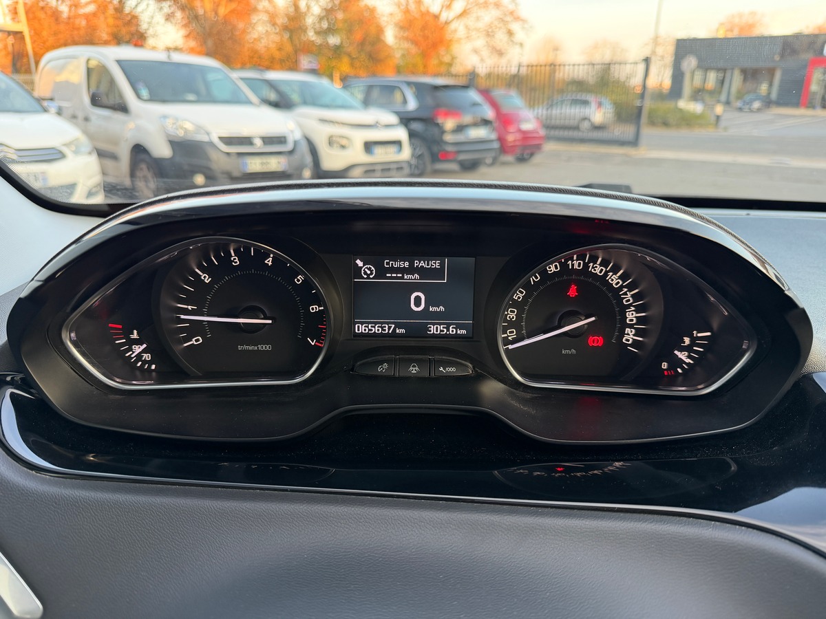 Peugeot 208 I Allure 1.2 VTi 82 cv - Distribution OK