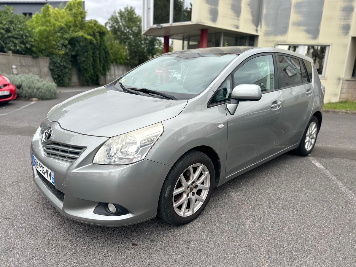 Toyota Verso 2.0 D-4D 128 CV skyview 4XCBL