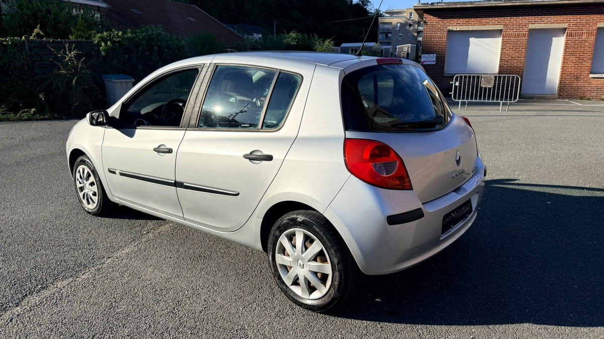 RENAULT Clio III 1.6 110cv Dynamique confort - Boite automatique - Garantie