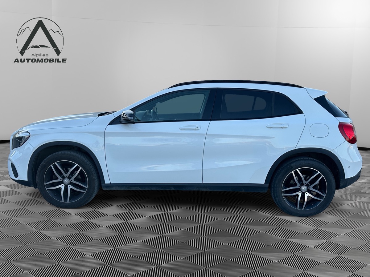 Mercedes-Benz GLA 200 DCT 4MATIC SENSATION