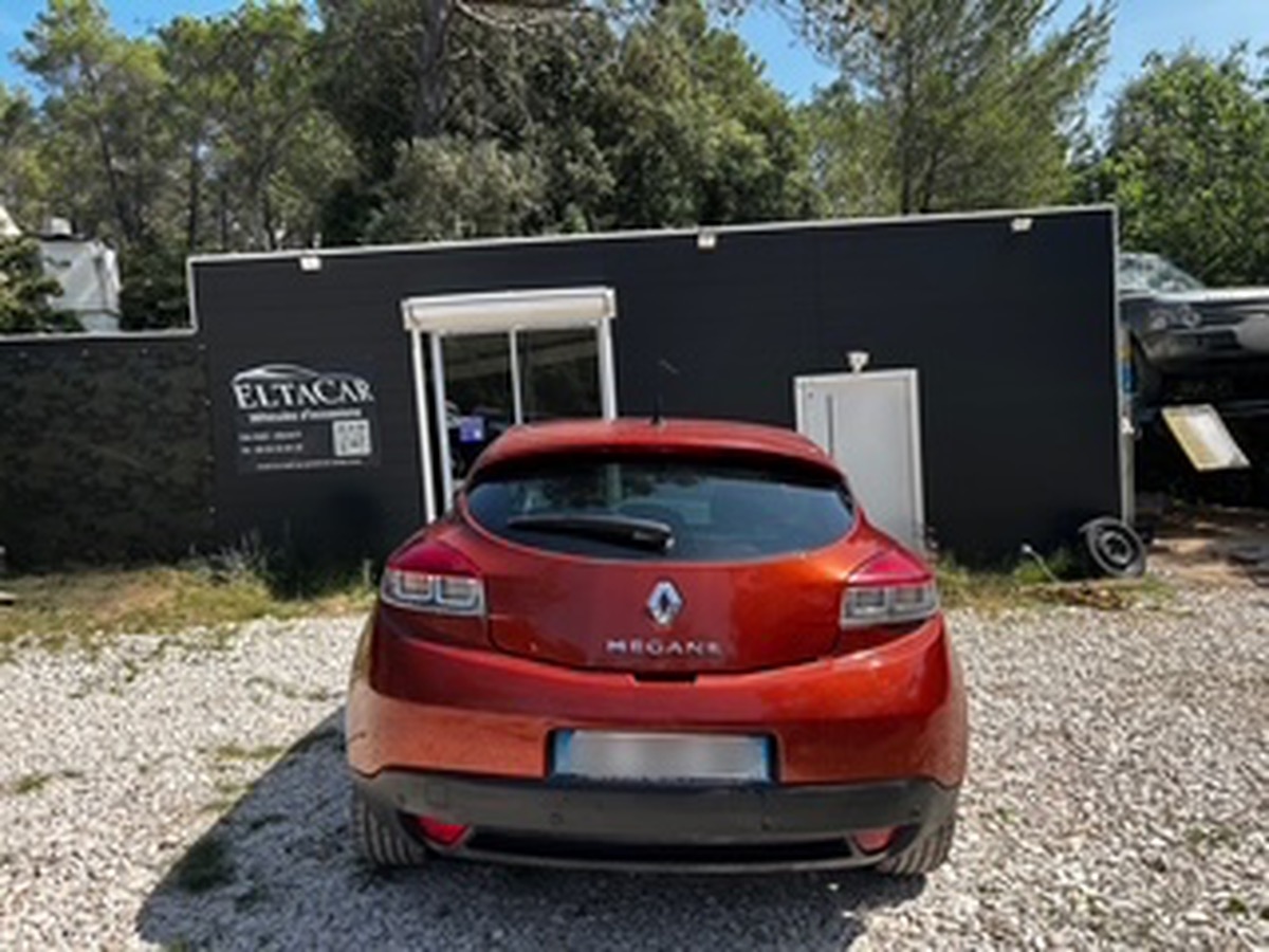 RENAULT Megane III COUPE 2.0 DCI DYNAMIQUE