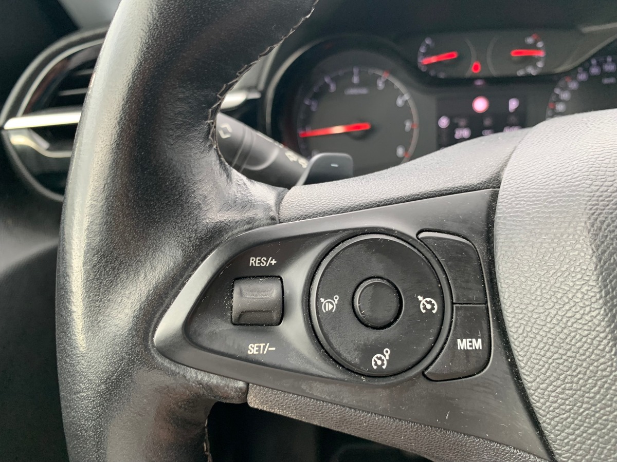 Opel Corsa 100 | Apple car play | Régulateur vitesse | | Reconnaissance des panneaux | Climatisation
