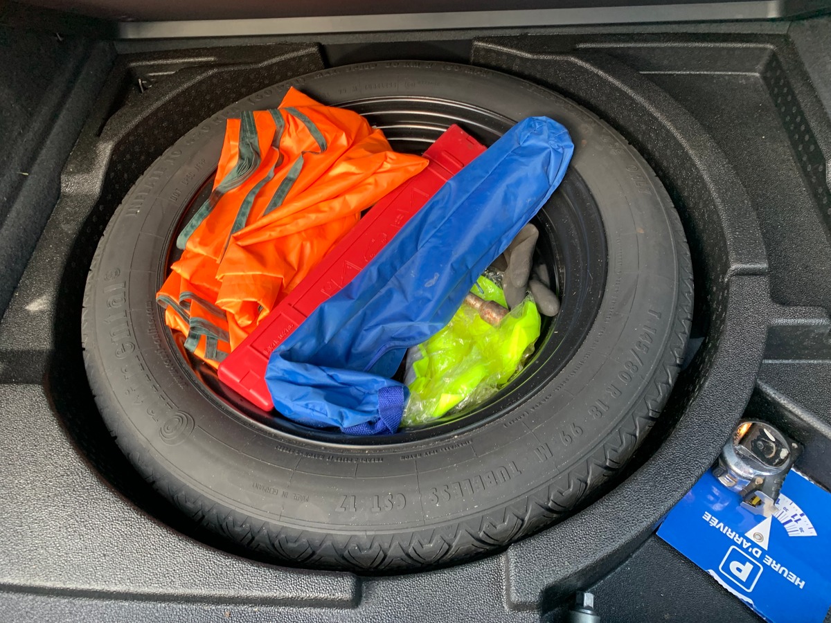 Audi Q3 177 | Sport design | Radar stationnement avant arriére | Régulateur vitesse | Attelage | Gps