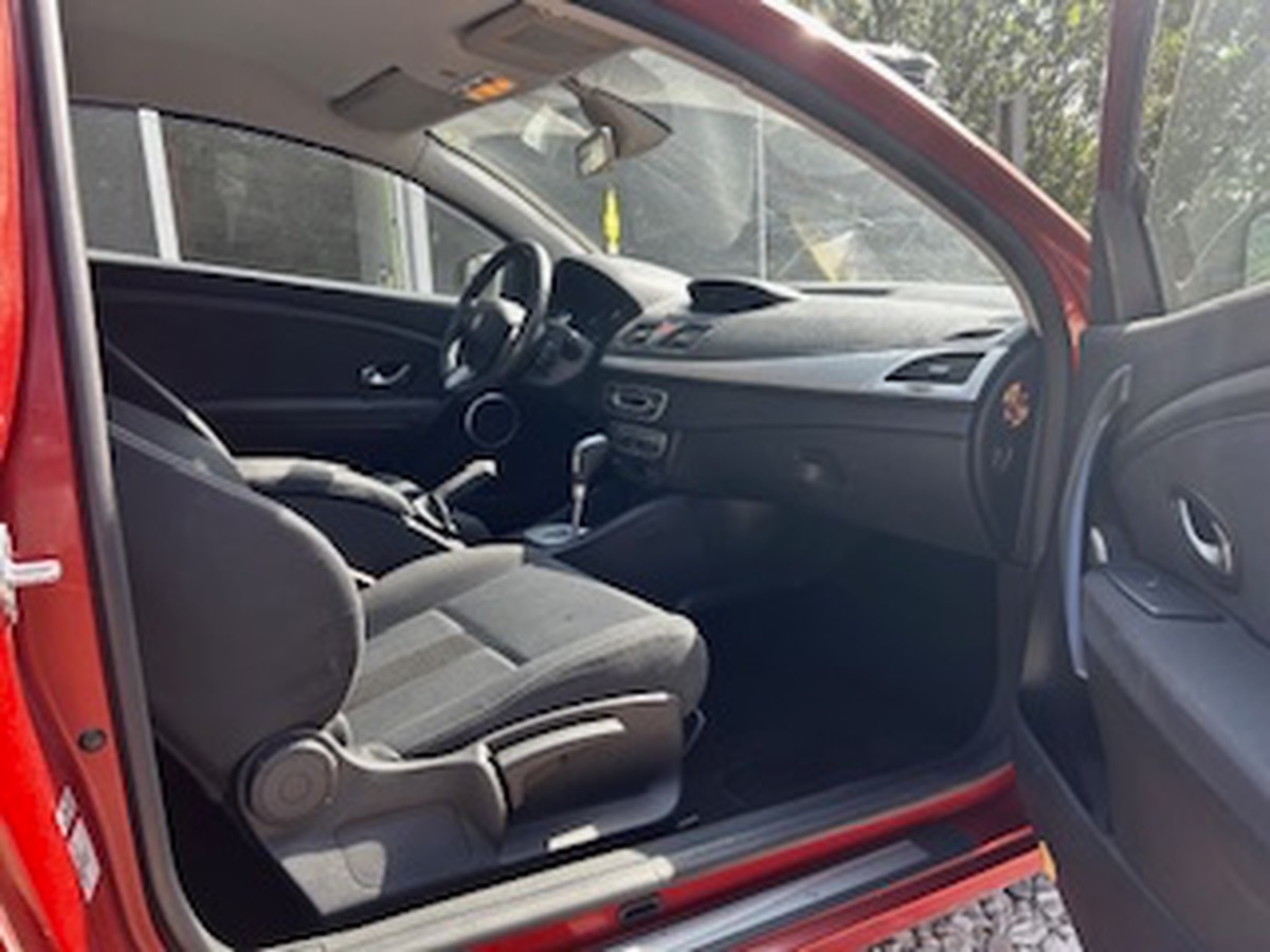 RENAULT Megane III COUPE 2.0 DCI DYNAMIQUE