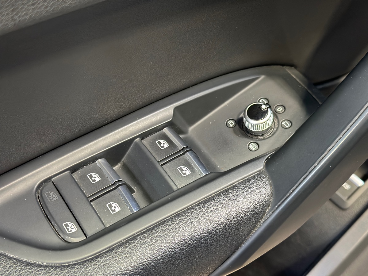 Audi Q5 40 TDI 190 cv S-Line Quattro S-Tronic7 - Attelage électrique - CarPlay