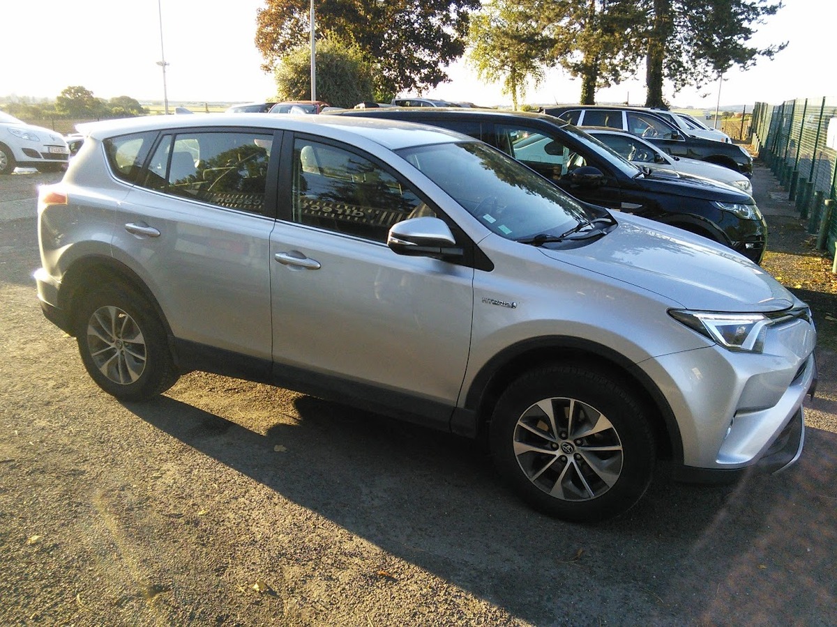 Toyota RAV4 hybride 2.5 VVTi 197 dynamic 2wd 155 cv Boîte auto