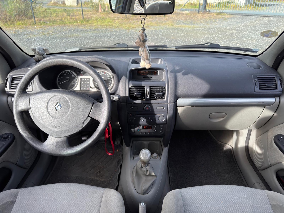 RENAULT Clio 1.6 16V