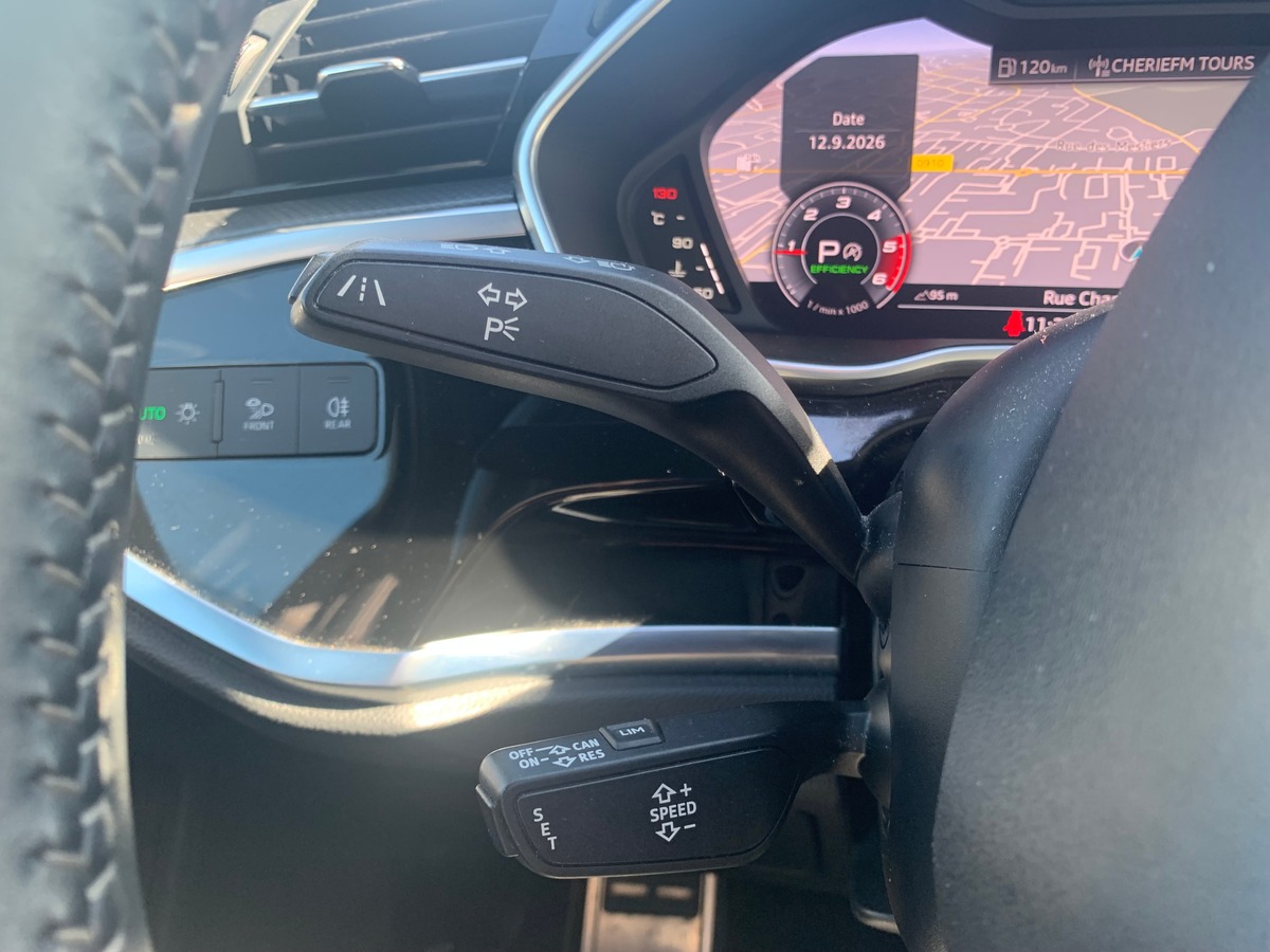 Audi Q3 150 ch | S line | Toit ouvrant | Caméra de recul | Apple car play | Attelage | Régulateur