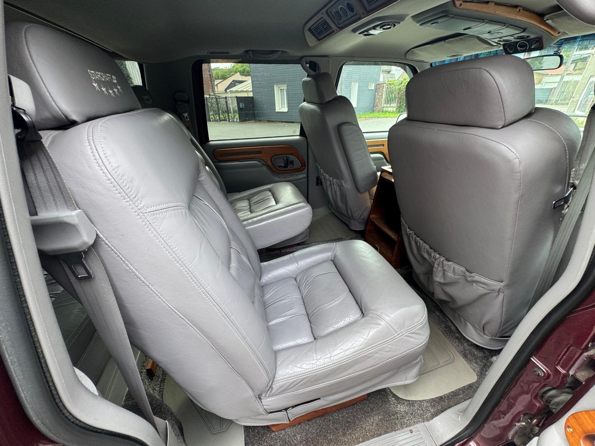 Chevrolet Suburban STARCRAFT 1500 5.7 V8 250cv 7 places