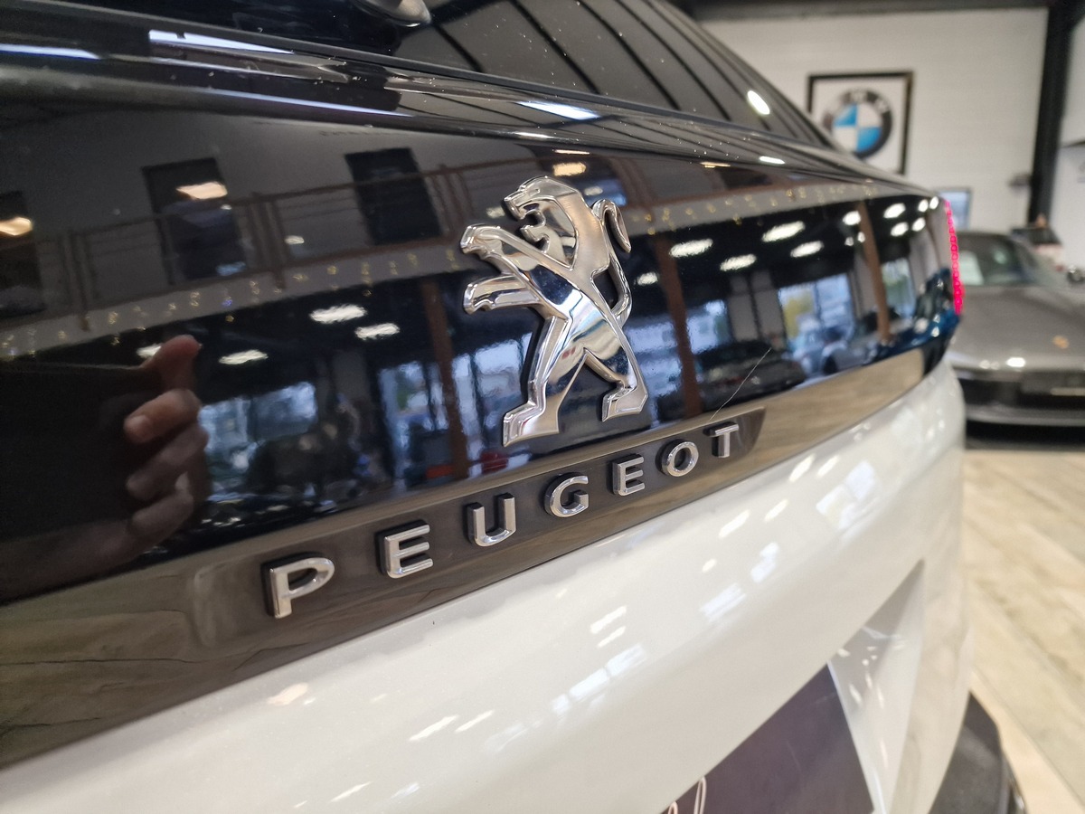 Peugeot 3008 1.2 PURETECH 130 ALLURE / TOIT PANORAMIQUE / COURROIE CHANGEE
