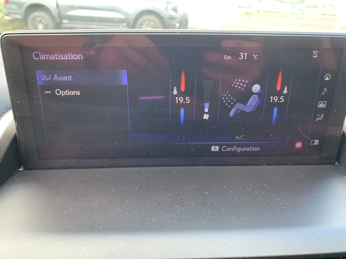 Lexus NX 300h 155 chevaux | Luxe | AWD | Caméra recul | Régulateur vitesse | GPS | Siéges chauffants