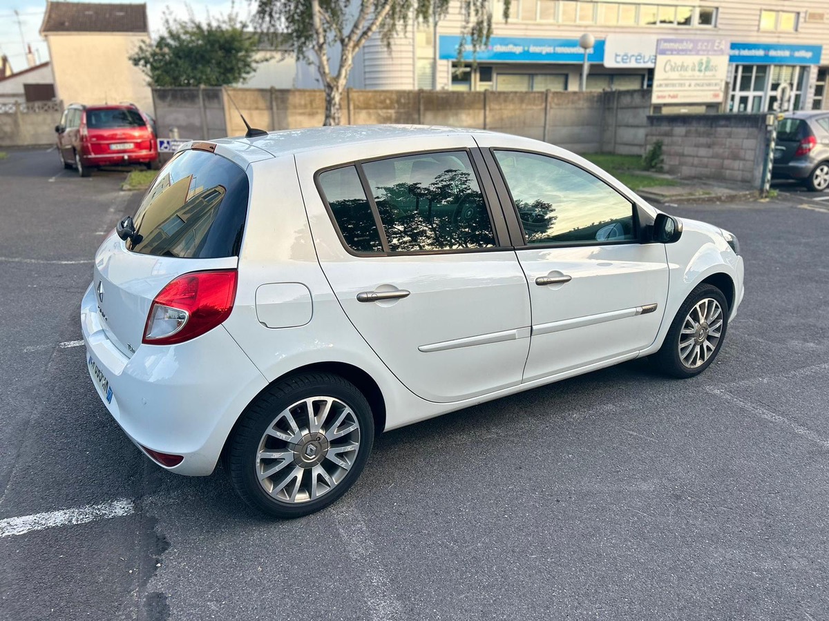 RENAULT Clio 1.2 100 CV initiale  en 4 XCBLue