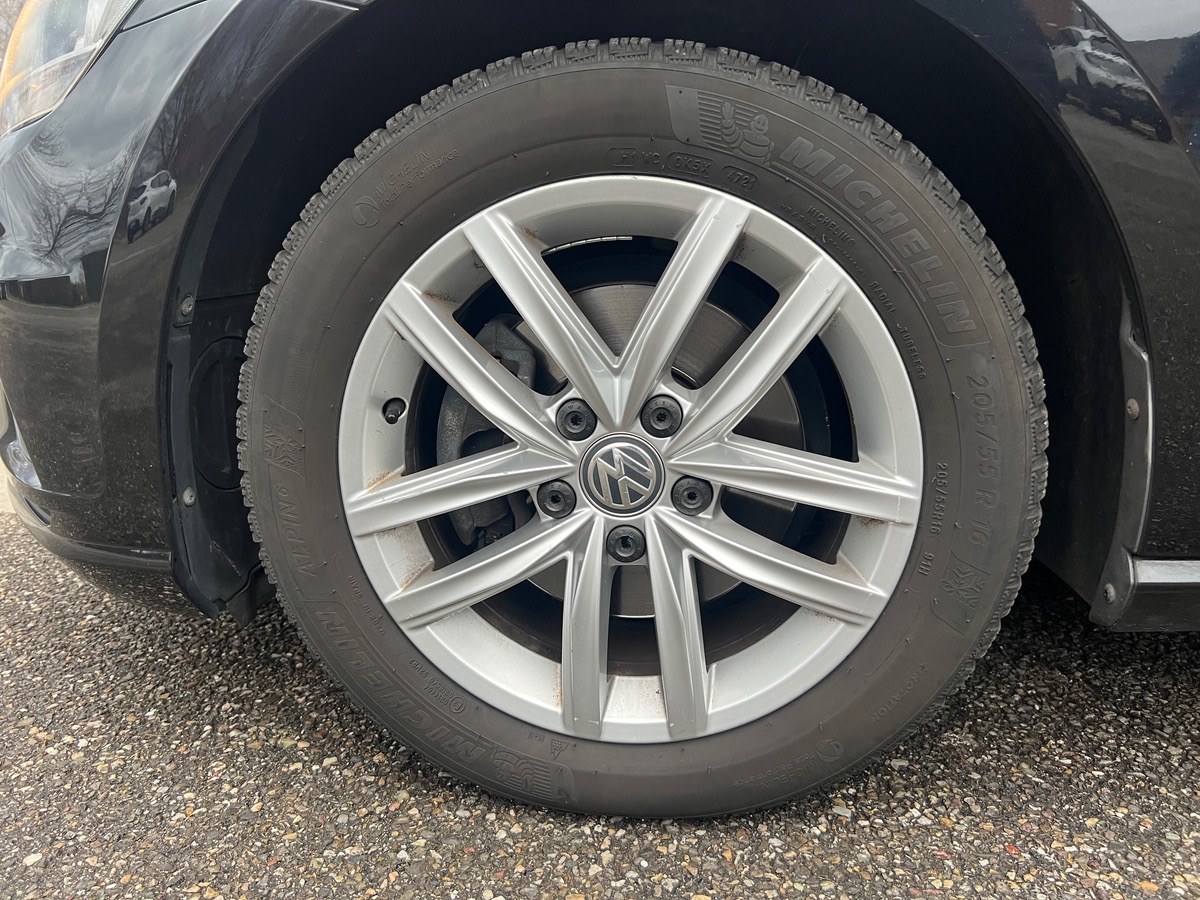 Volkswagen Golf VII Phase 2 1.5 TSI 16V Blue Motion DSG7 130 cv, SUIVI COMPLET VW, SIEGES CHAUFFANT
