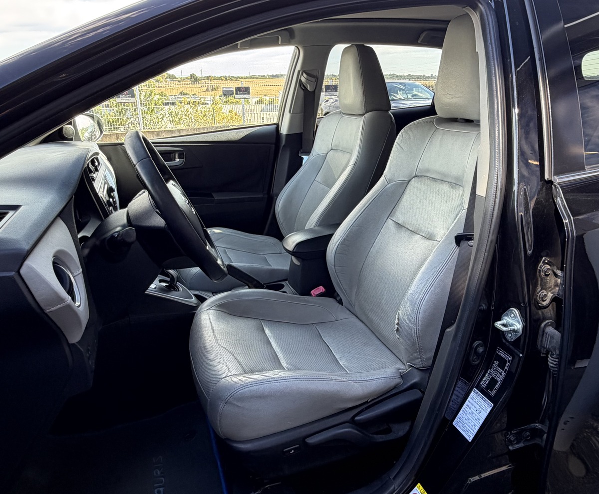 Toyota Auris II HYBRIDE 136H STYLE - 1ére main / Entretien 100% Toyota / Toit Panoramique