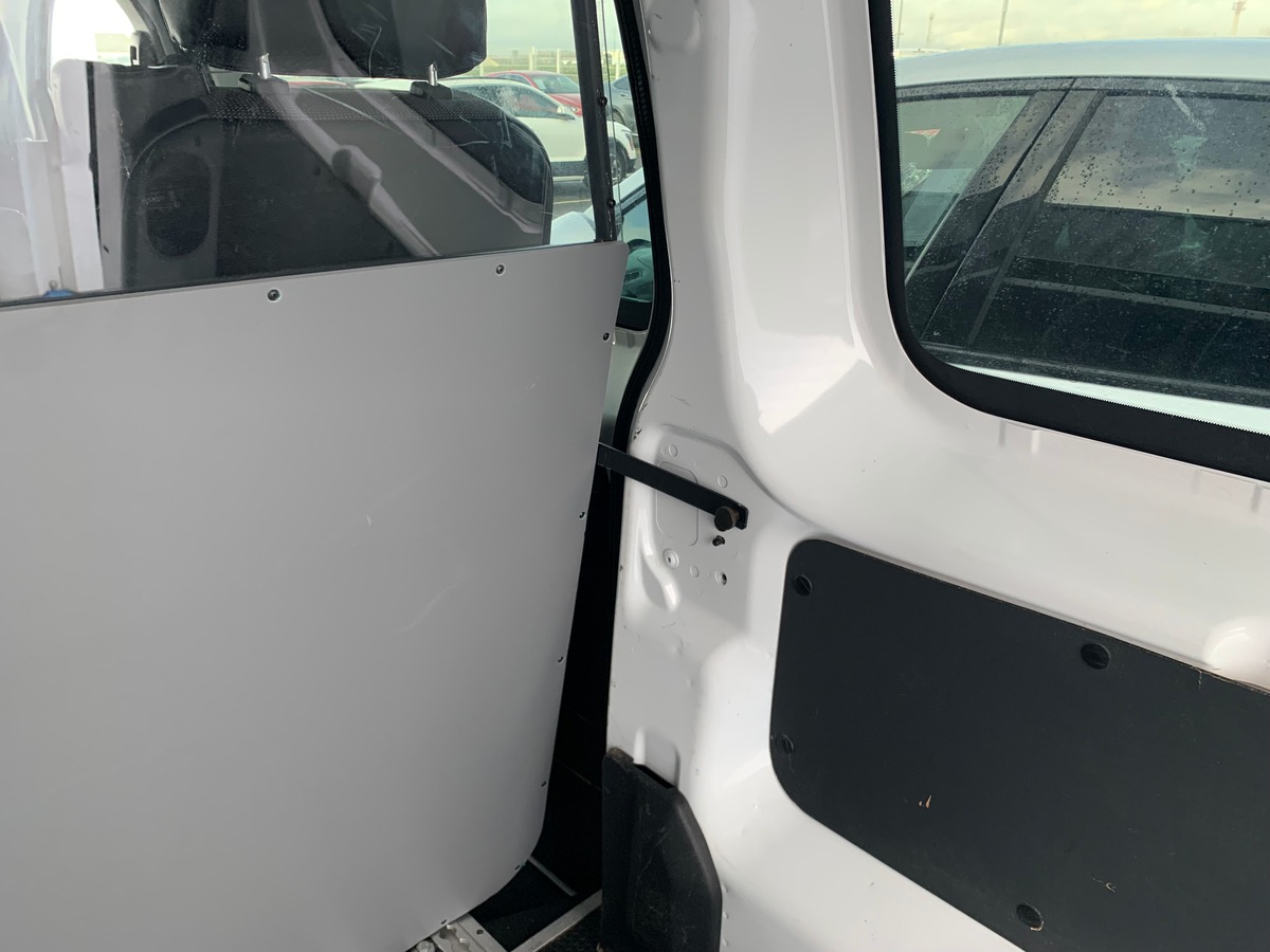 Peugeot Expert 120 ch | URBAN | EAT8 | 5 Places | Attelage | Régulateur de vitesse | Bluetooth