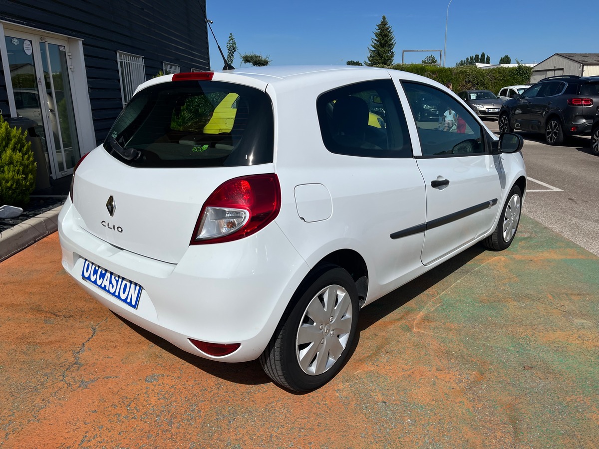 RENAULT Clio III Phase 2 1.2 i eco2 75 ch