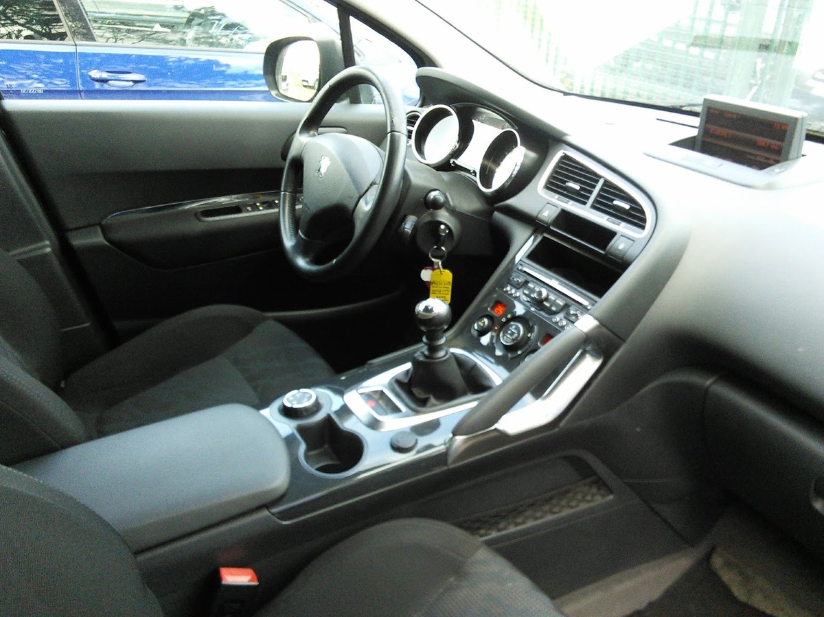 Peugeot 3008 1.6 HDI 112 CV CLIM - DISTRIBUTION NEUVE FACTURE