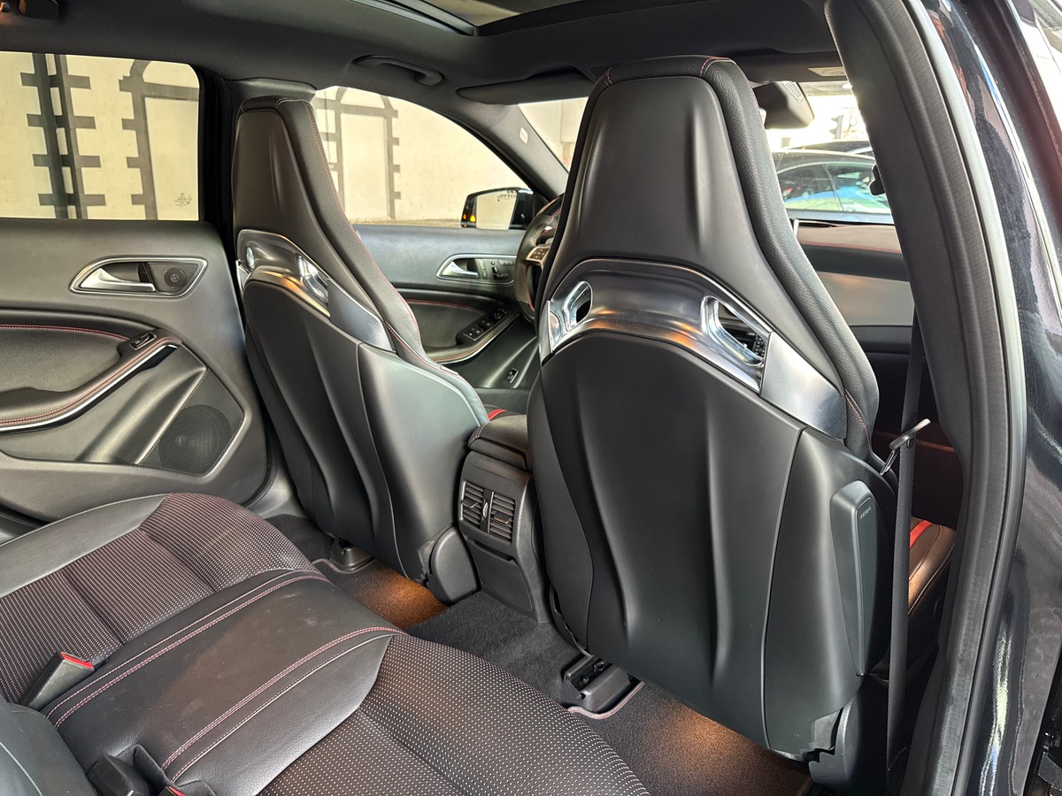 Mercedes-Benz GLA 45 AMG | Noir Cosmos | Toit Ouvrant | Sièges Perf | Keyless | Garantie 12 Mois