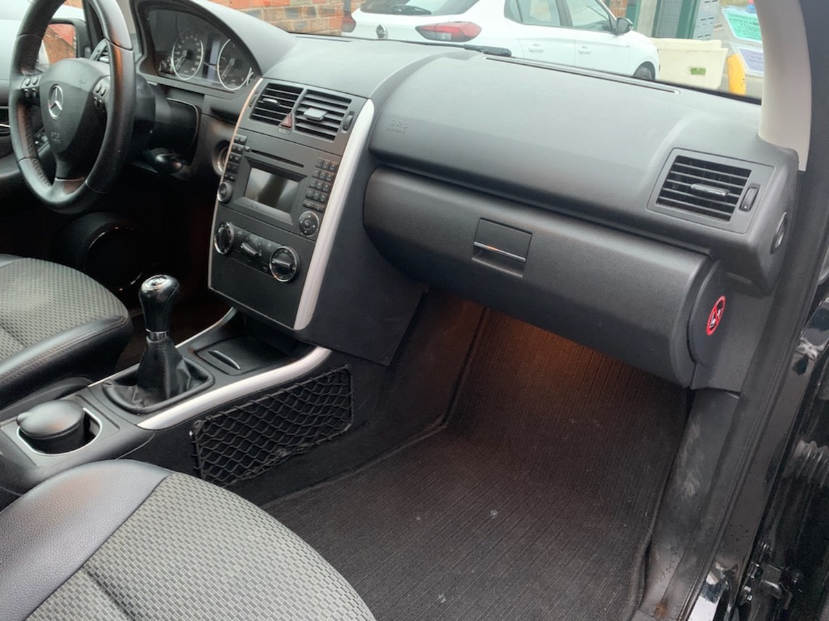 Mercedes-Benz Classe A 180 CDI AVANGARDE 4XCARTEs