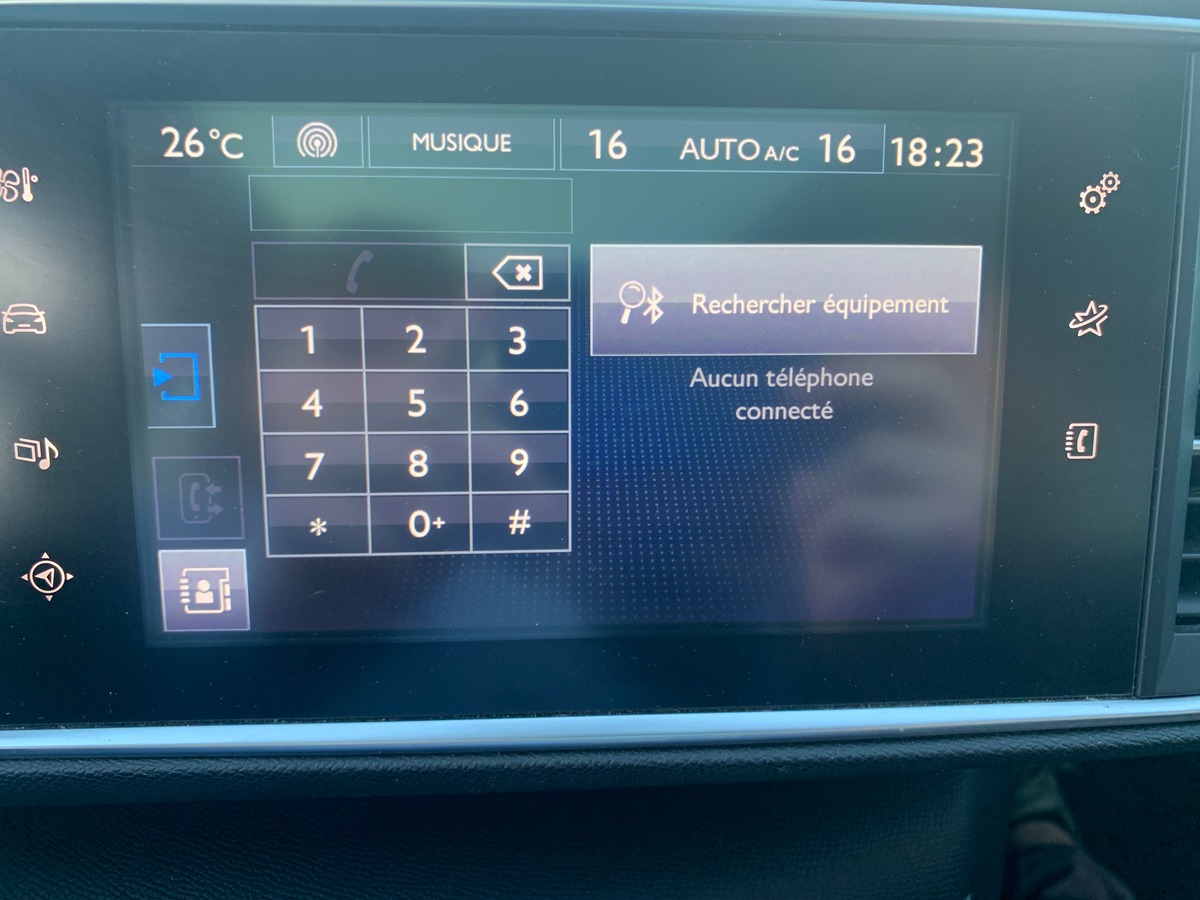 Peugeot 308 115 chevaux | Toit panoramique | Régulateur de vitesse | GPS | Attelage