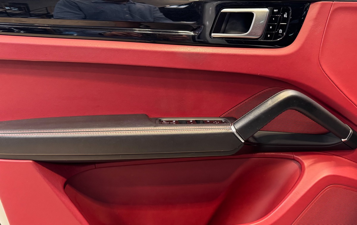 Porsche Cayenne Coupé 3.0 E-HYBRID 462 / CHRONO / SIEGES CHAUFFANTS