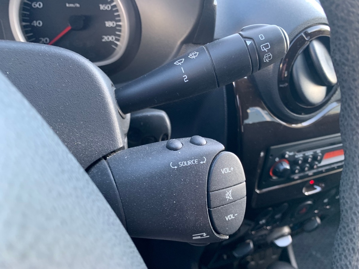 Dacia Duster 105 ch | Laureate | Bioethanol | Roue secours | Climatisation | Radio mono-CD MP3