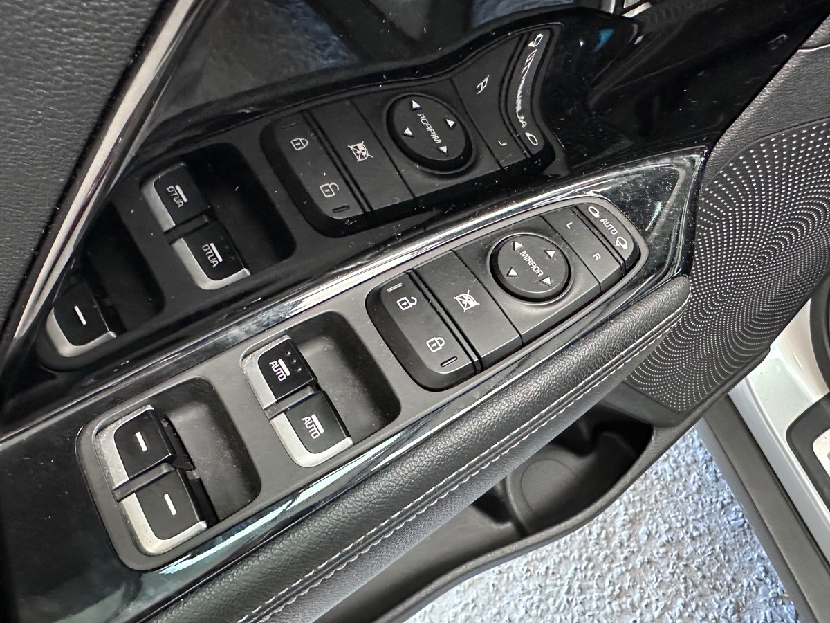 Kia Niro 1.6 GDI HYBRIDE 141 PREMIUM DCT6  Entretien complet KIA / Garantie KIA jusqu'en Juin 2026