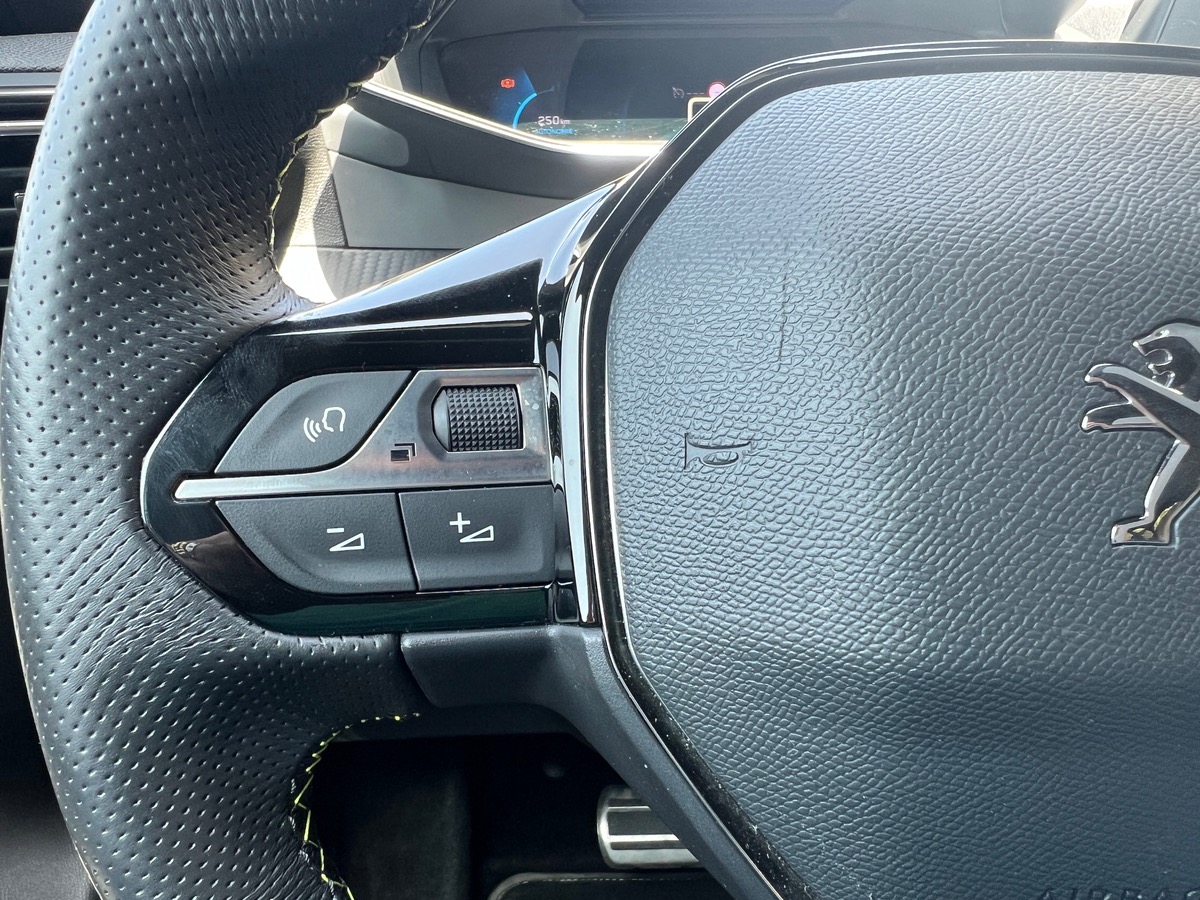 Peugeot 2008 Électrique GT 136