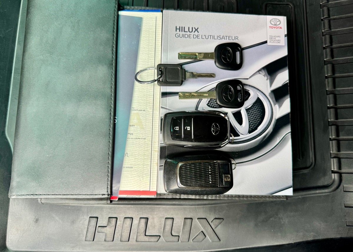Toyota HILUX 4X4 LOUNGE