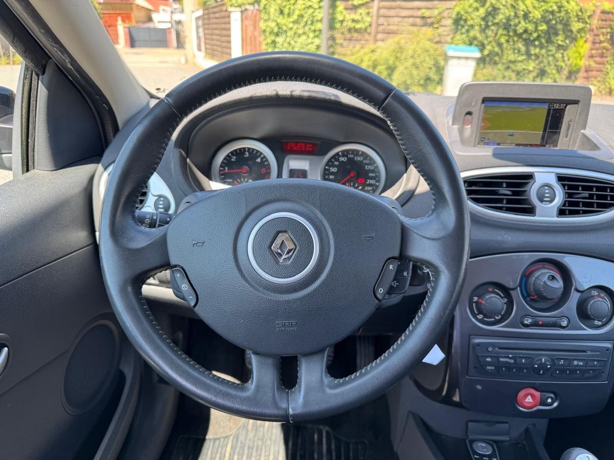 RENAULT Clio III estate 1.5 dci authentique - garantie
