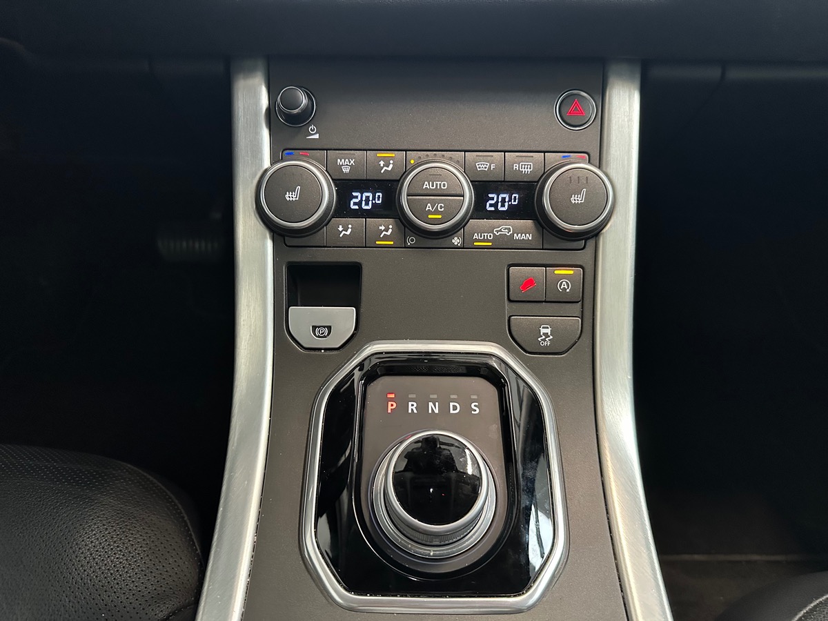Land-Rover Range Rover Evoque TD4 180cv SE DYNAMIC BVA Toit panoramique / CarPlay