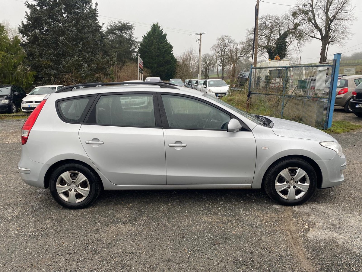 Hyundai i30 1.6 crdi 90cv break 254075km à chaîne nous sommes ouvert ce lundi 14 juillet