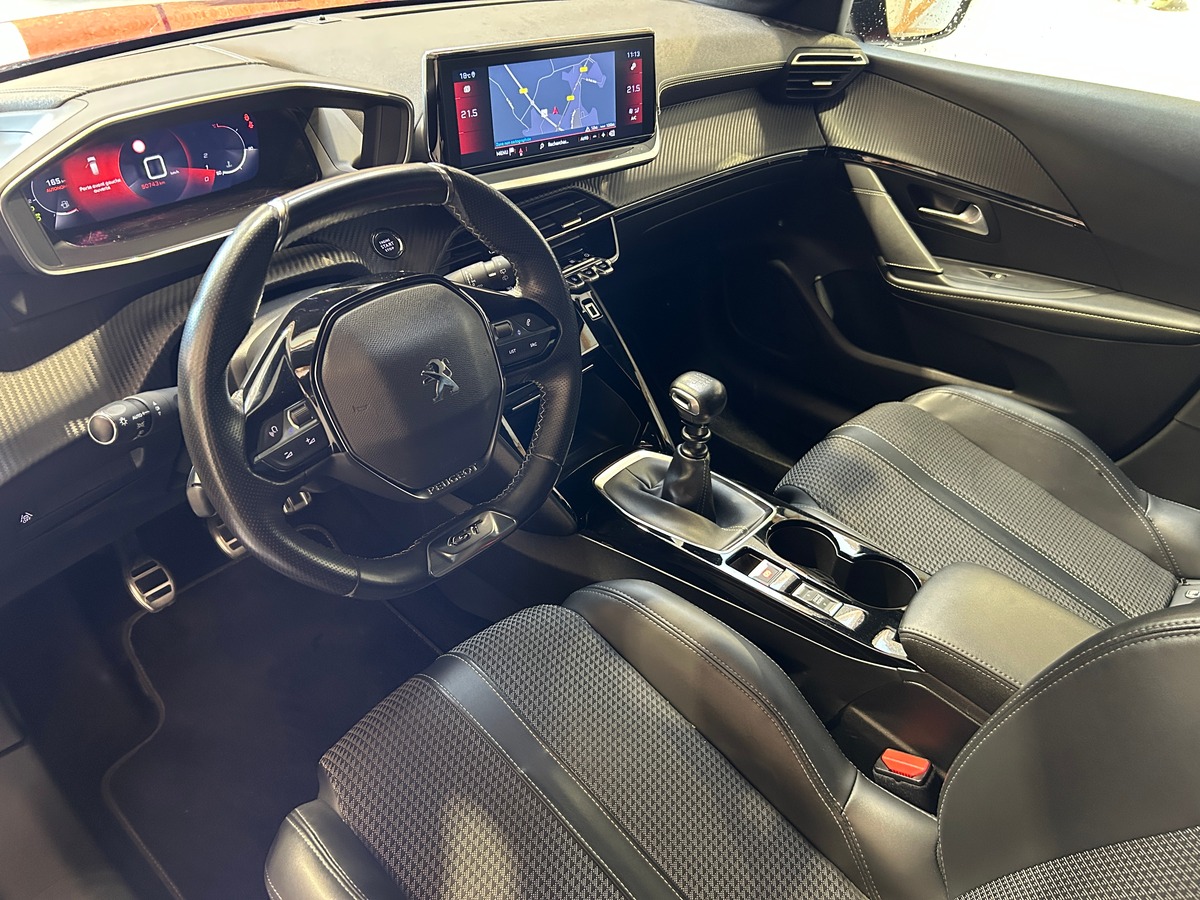 Peugeot 208 1.2L GT LINE 100 cv - ENTRETIENS PEUGEOT COMPLET - GARANTIE