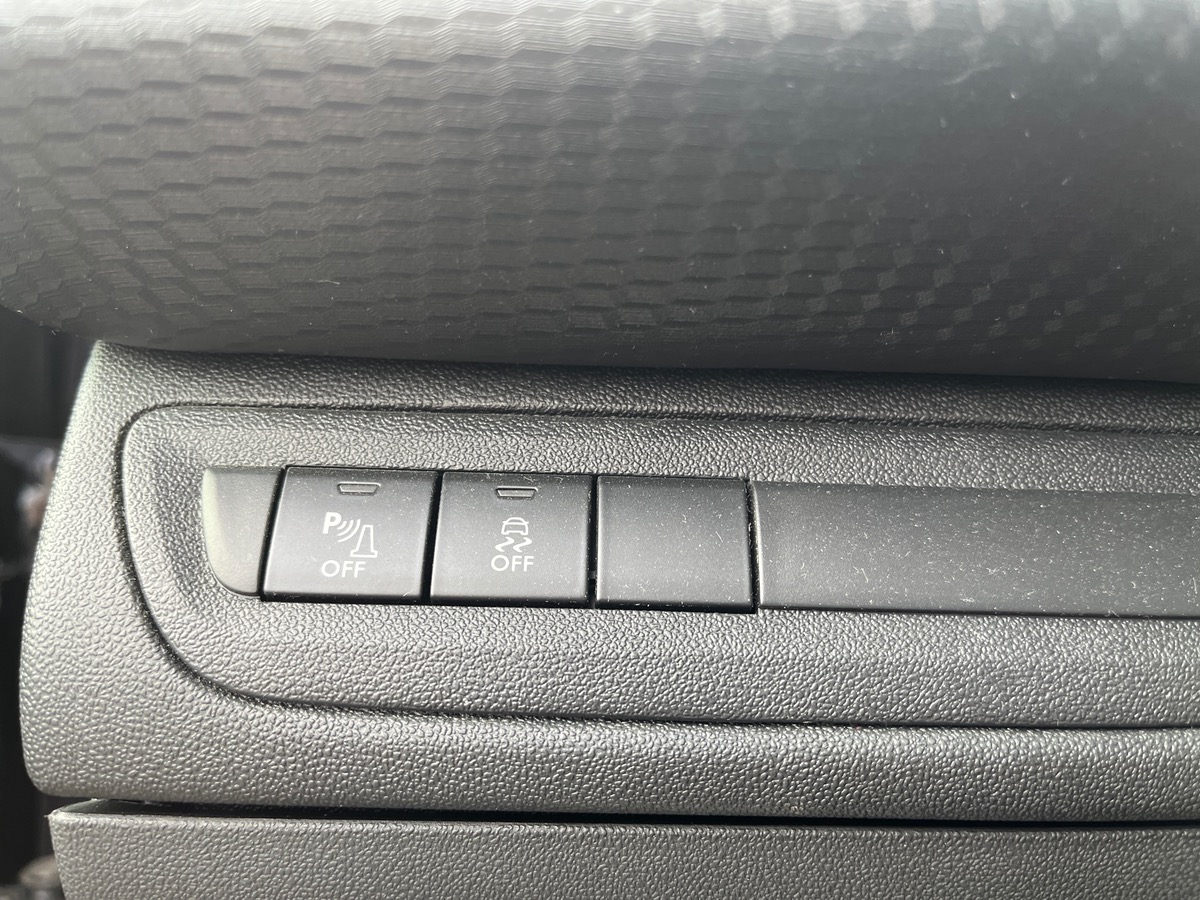 Peugeot 208 1.6 BlueHDI 100ch ALLURE 3P, Courroie de distribution OK, CarPlay, Caméra de recul, GPS