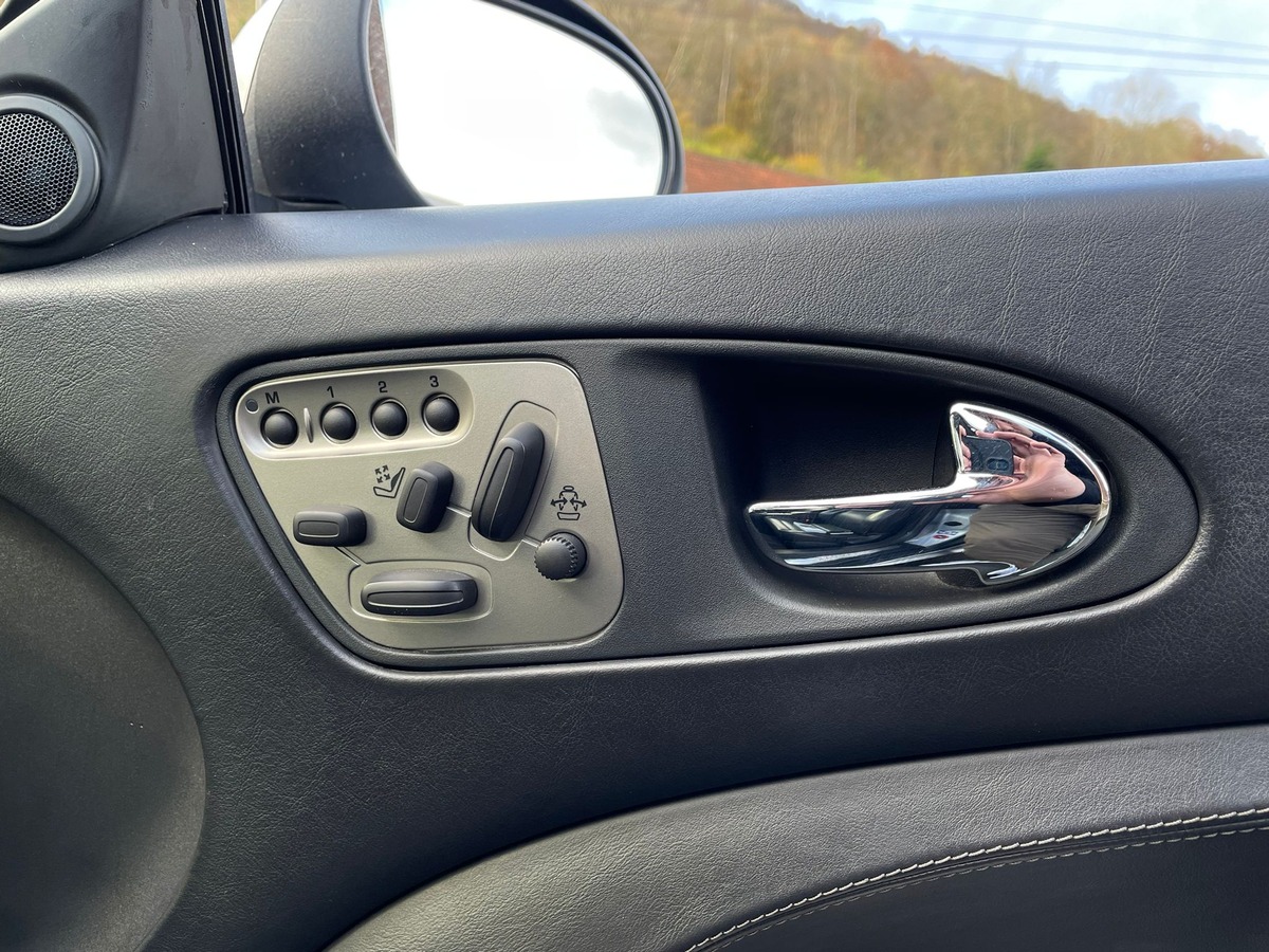 Jaguar XK V8 4.2