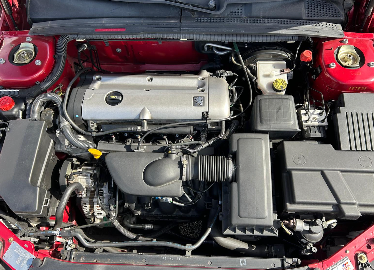 Peugeot 406 Coupé 2.0 16s (135 ch)