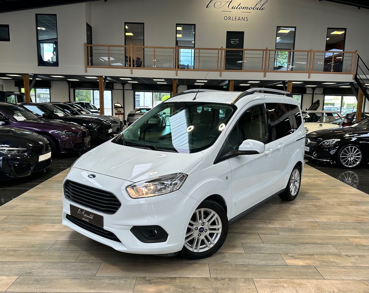 Ford Tourneo Courier (2) 1.5 TDCi 100 Titanium BVM6 + Attelage h