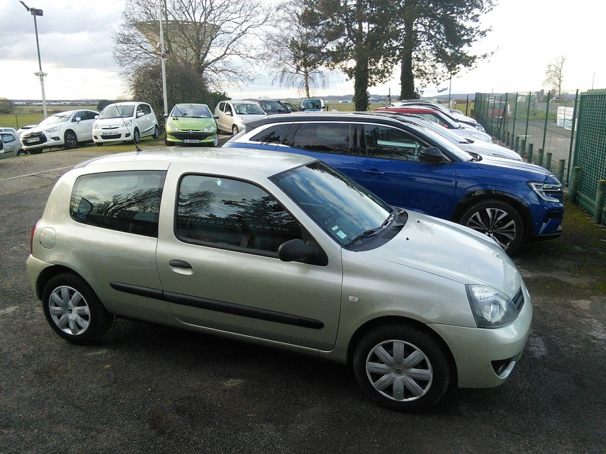 RENAULT Clio 1.2 75 Authentique DISTRIBUTION NEUVE