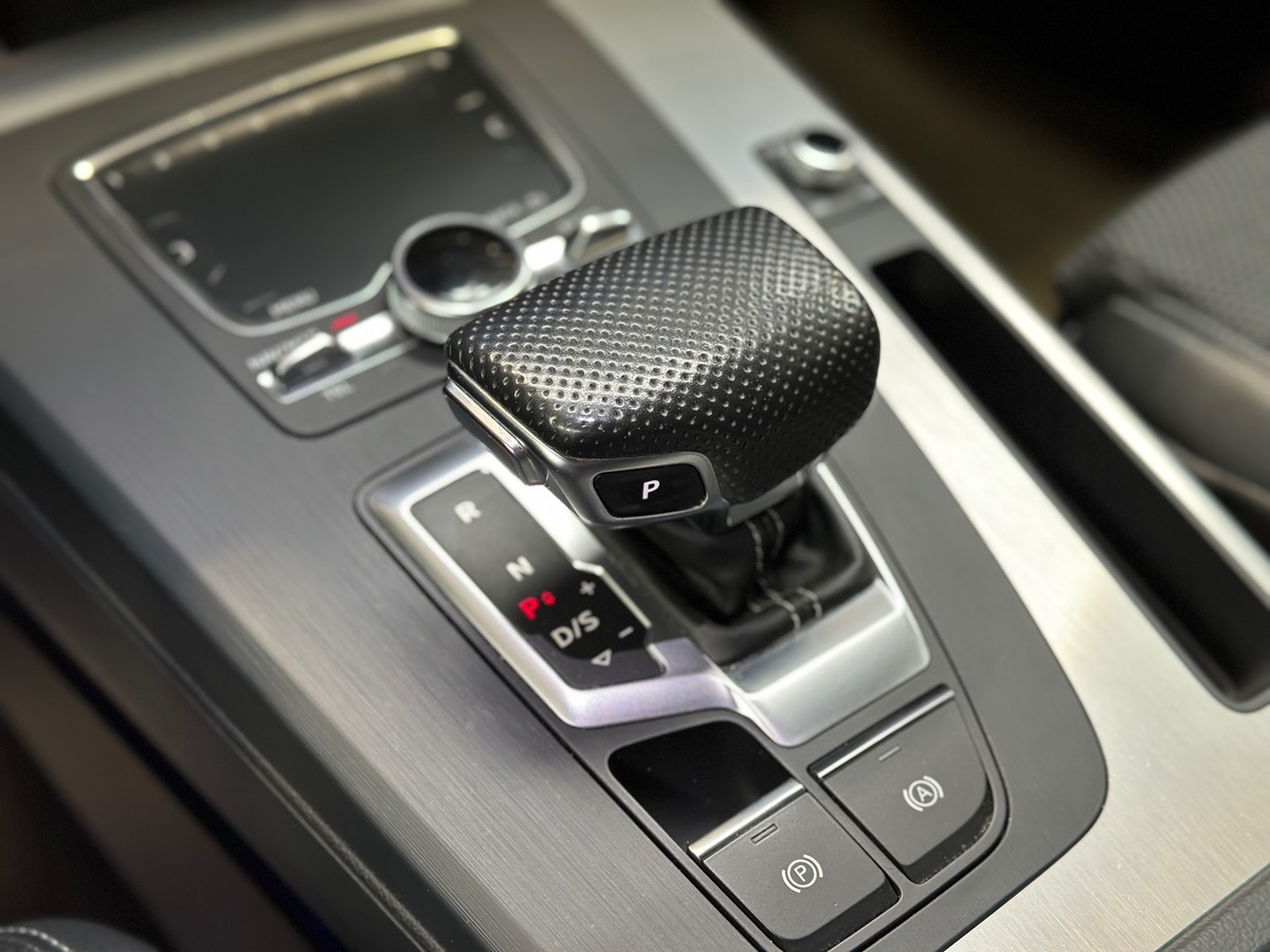Audi Q5 40 TDI 190 cv S-Line Quattro S-Tronic7 - Attelage électrique - CarPlay