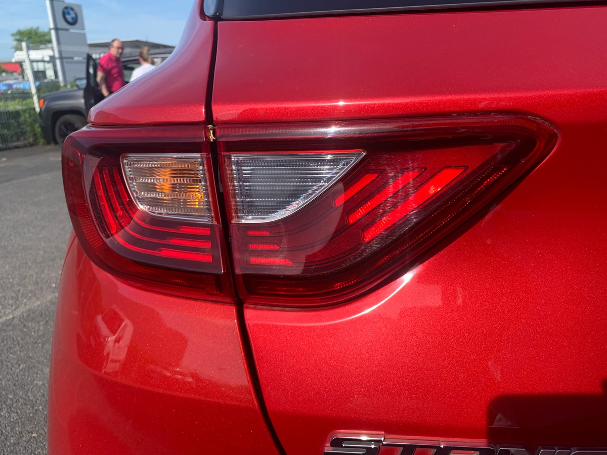 Kia Stonic 120 ch | Premium | Caméra recul | Régulateur vitesse | Apple car Play | Siéges chauffants