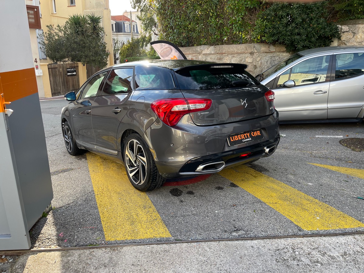 DS ds5 1.6 THP 165 CV Sport Chic / Toit panoramique / Jantes Sport / Intérieur Cuir/ Caméra