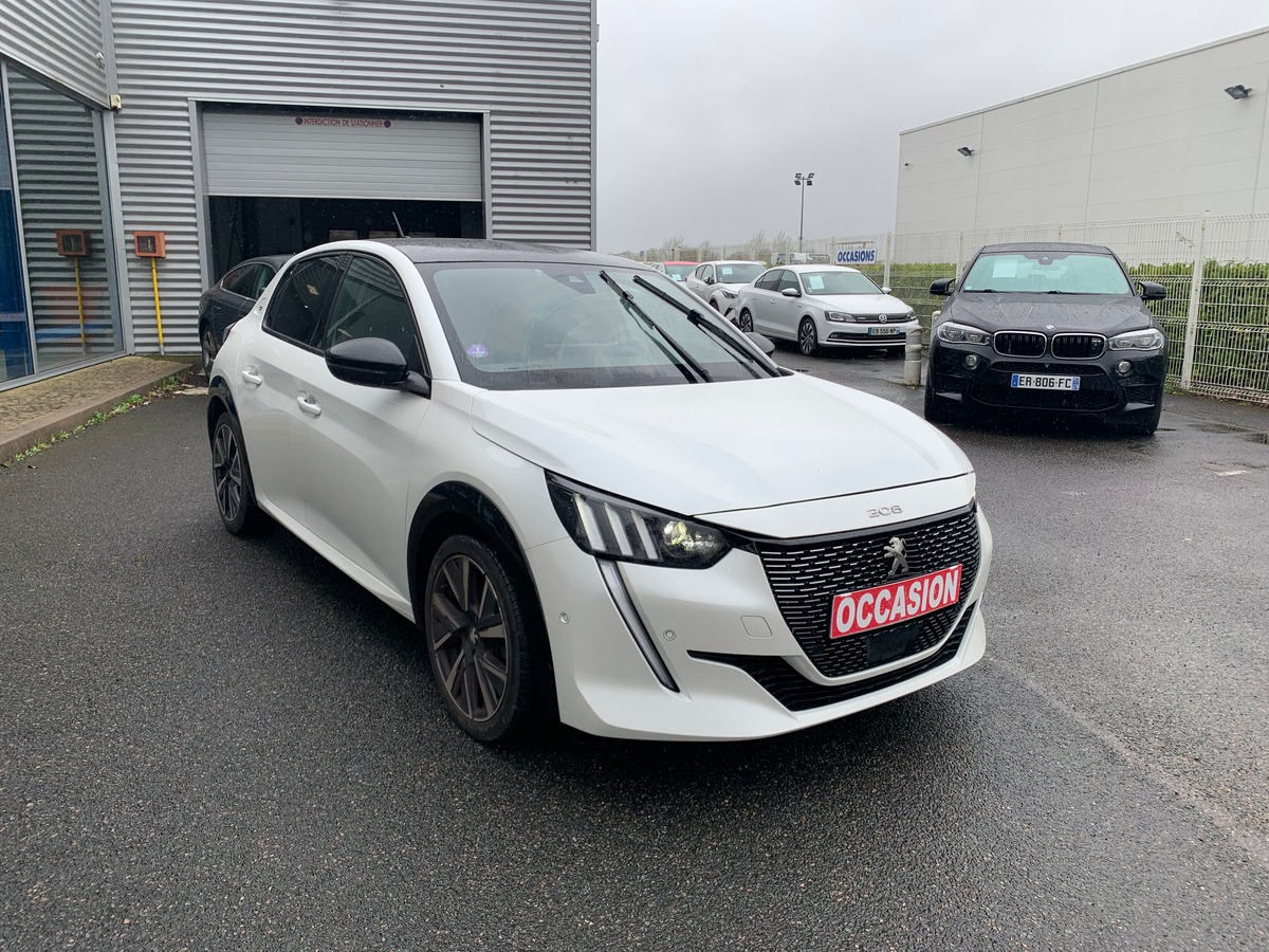 Peugeot 208 130 | GT | Toit panoramique | Caméra recul | Avertisseur angles morts | Apple car play